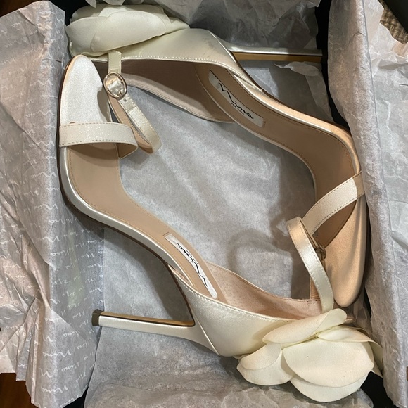 Nina Deloise White Crystal Satin Dress Sandal - Size 8.5 NWB - Picture 7 of 10